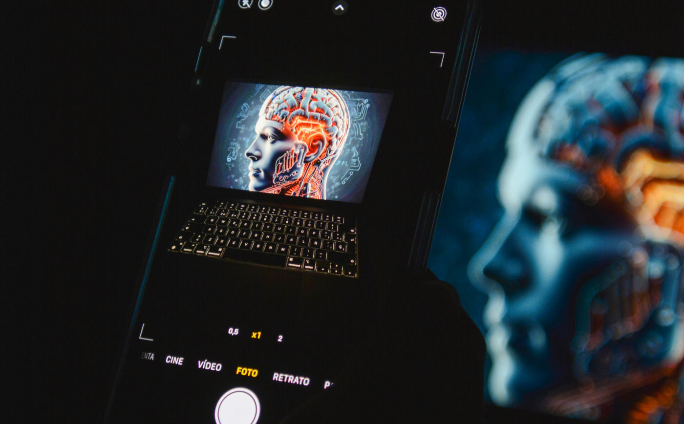 Arquitectura de Riesgos en IA: El Dilema Estratégico entre OpenAI, Anthropic y xAI